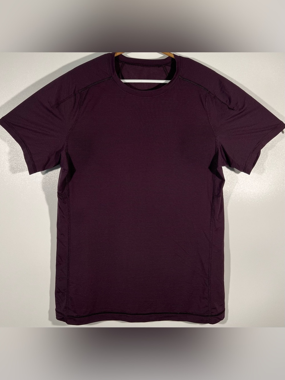 Lululemon Surge Short Sleeve Black Cherry Men’s Performance Shirt Yoga Sz Medium